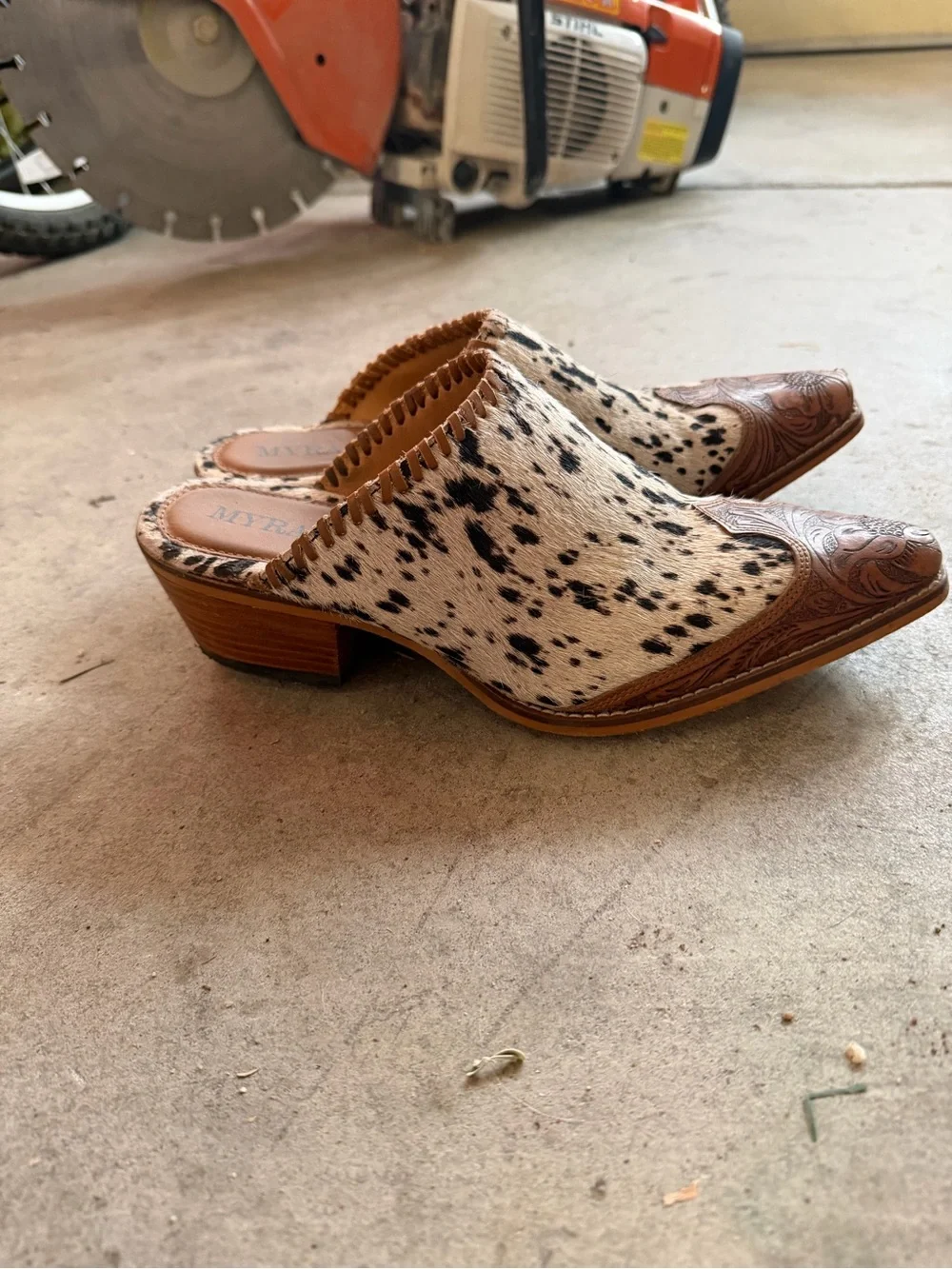Myra Bag Cowhide Spotted & Tooled Leather Mules in Cream and Brown - Picture 4 of 6